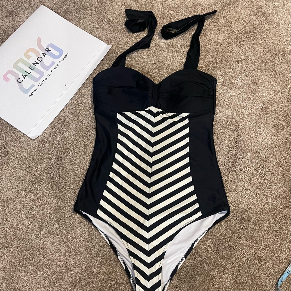 Cupshe Black One-Piece Swimsuit with Chevron Stripe Panel large Barbie